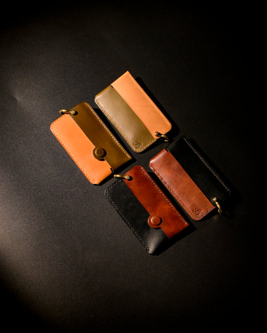 Shackle Slim Fit Cardholder