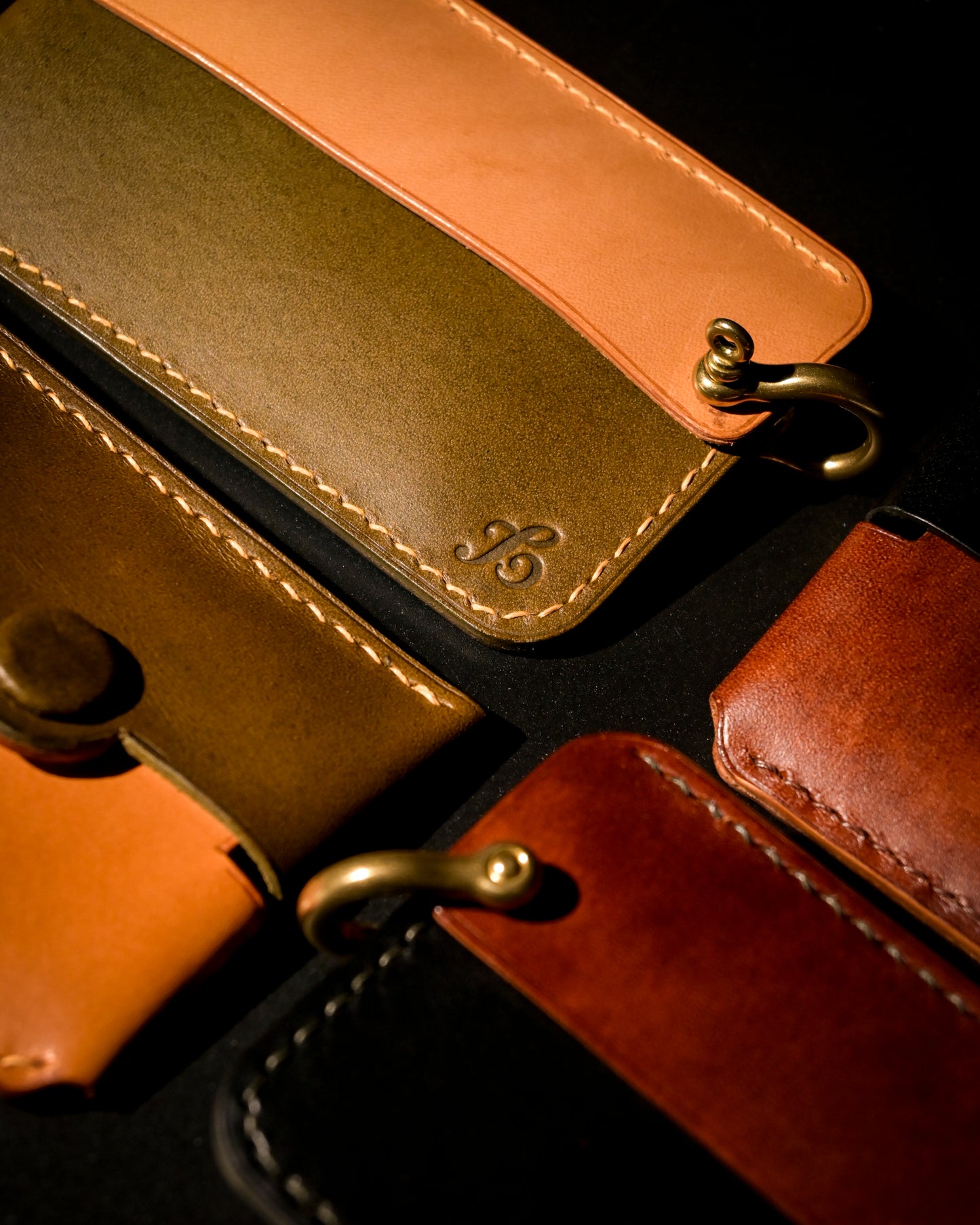 Shackle Slim Fit Cardholder