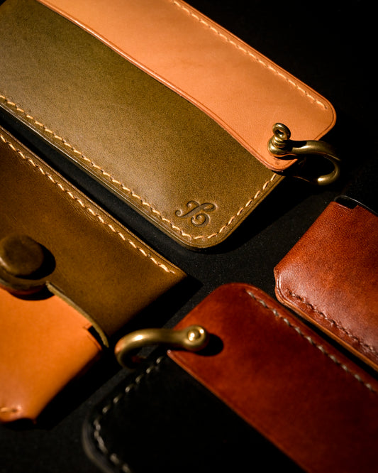 Shackle Slim Fit Cardholder