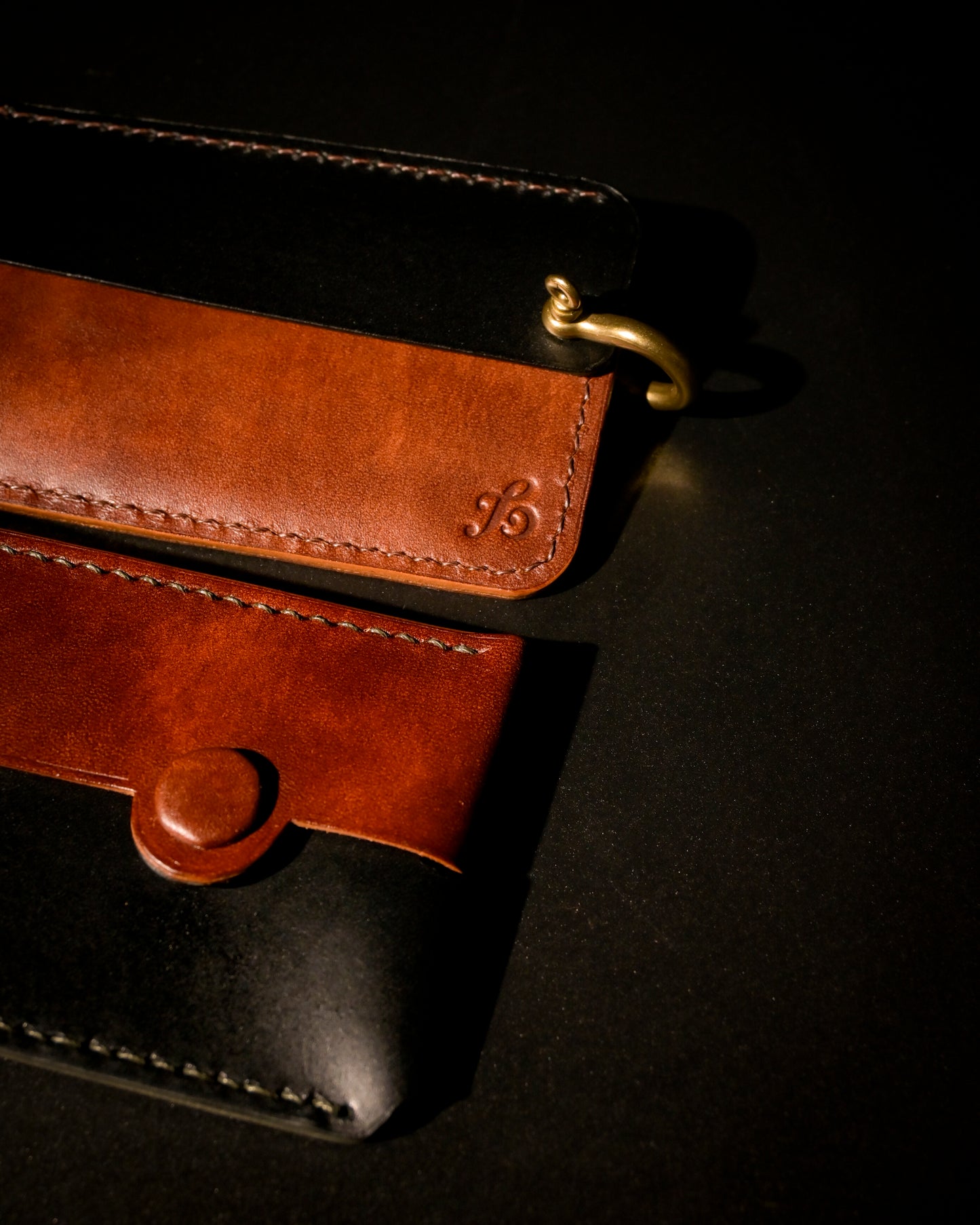 Shackle Slim Fit Cardholder