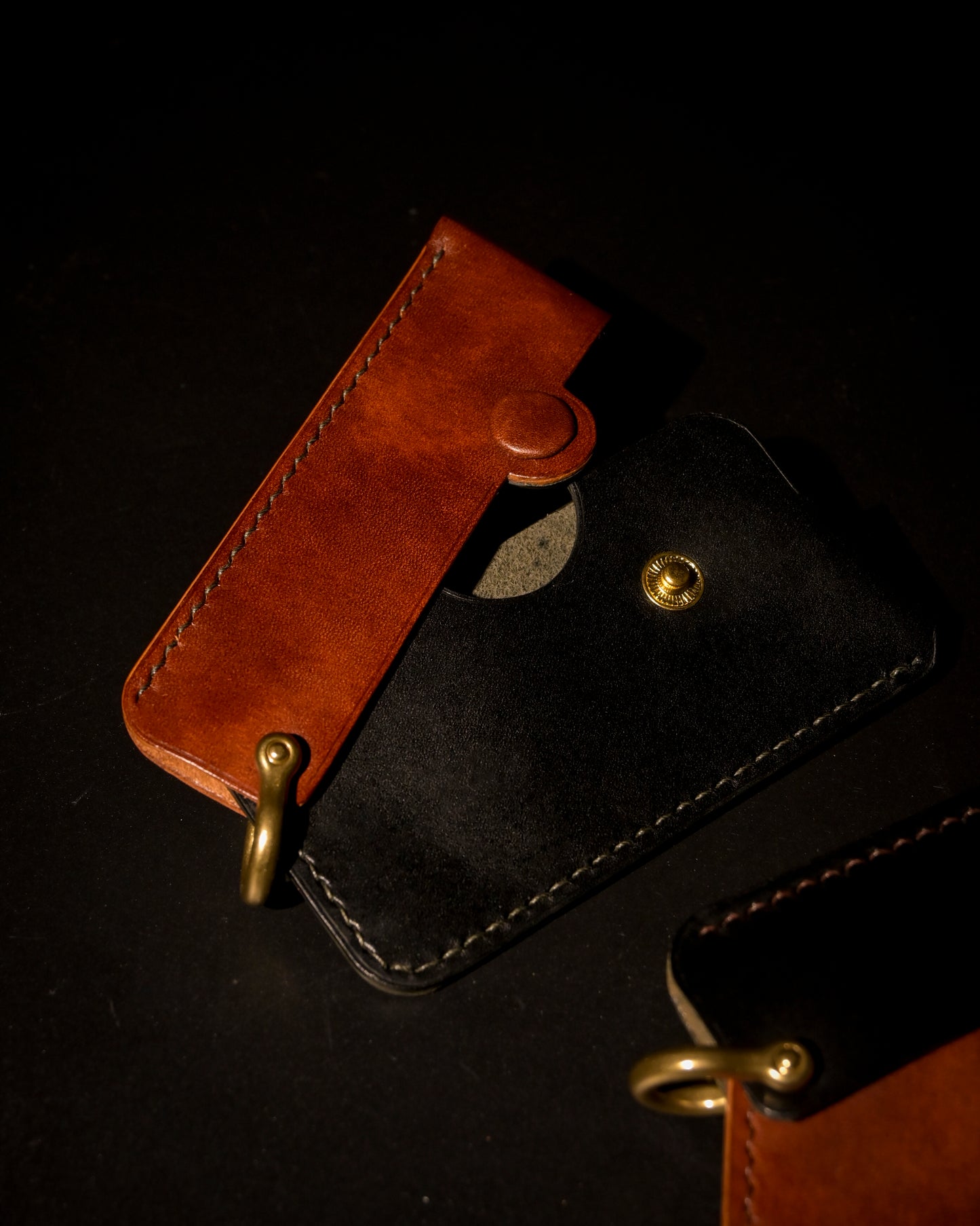 Shackle Slim Fit Cardholder