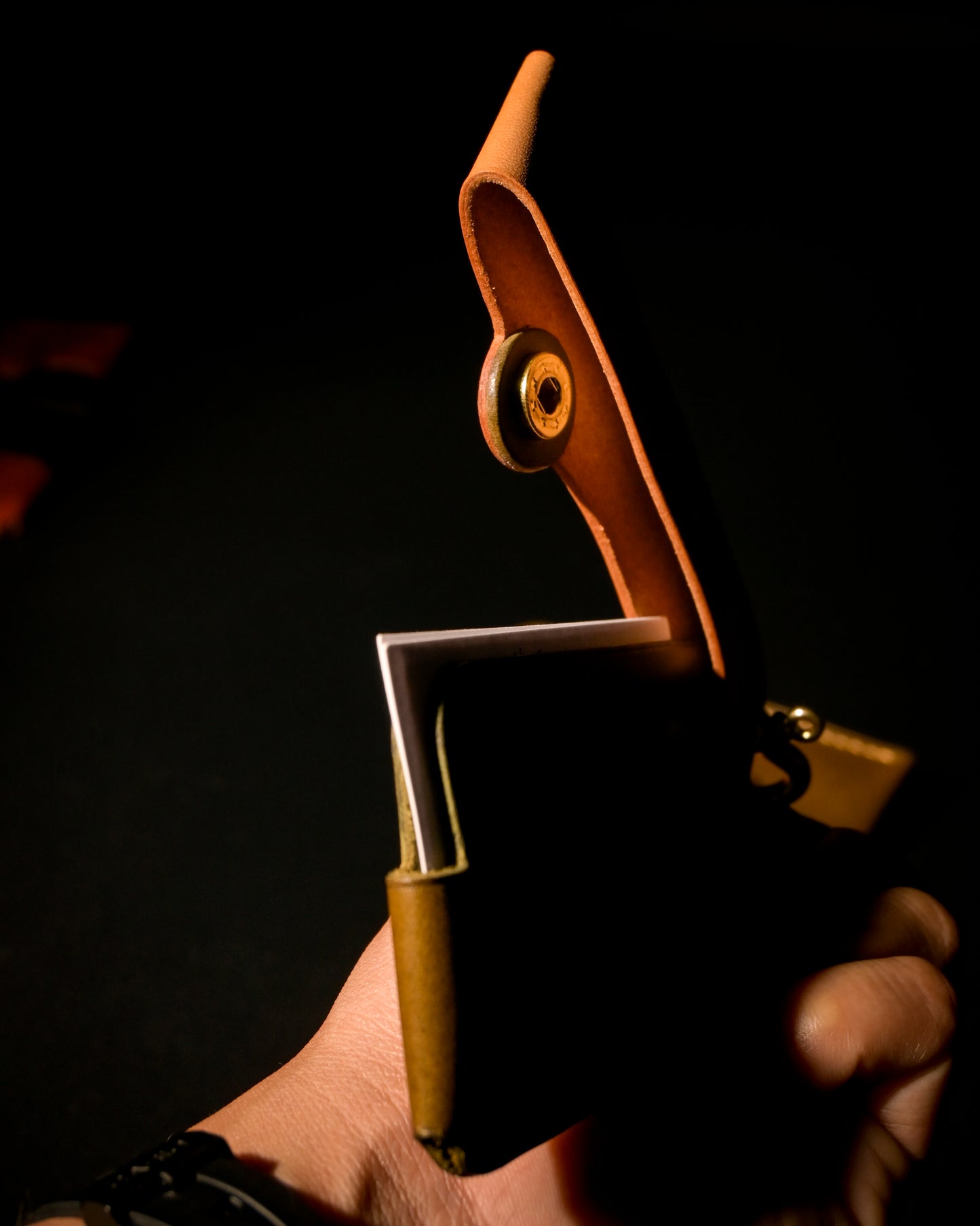 Shackle Slim Fit Cardholder